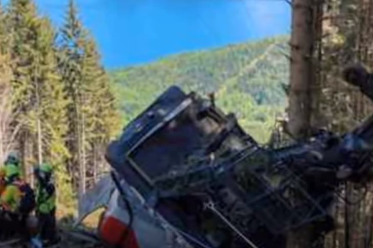 Авария на фуникулере. Падение кабины канатной дороги в Италии. Катастрофа на канатной дороге на горе Моттароне.