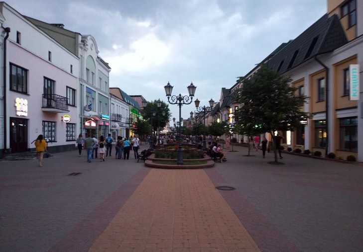 Кому в Беларуси платят много: зарплаты Бреста Брест