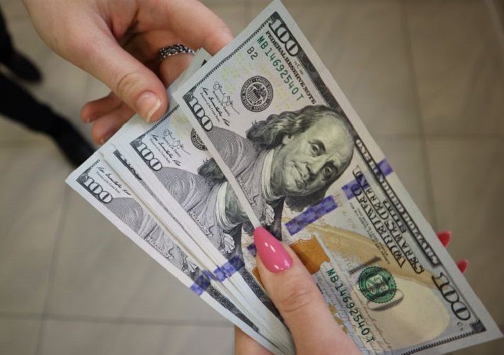 Белорусским ИП запретят оплачивать товары за границей наличными деньги