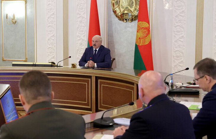  Лукашенко поручил КГБ найти мерзавцев, которые хайпуют в соцсетях на трагедии в Барановичах
