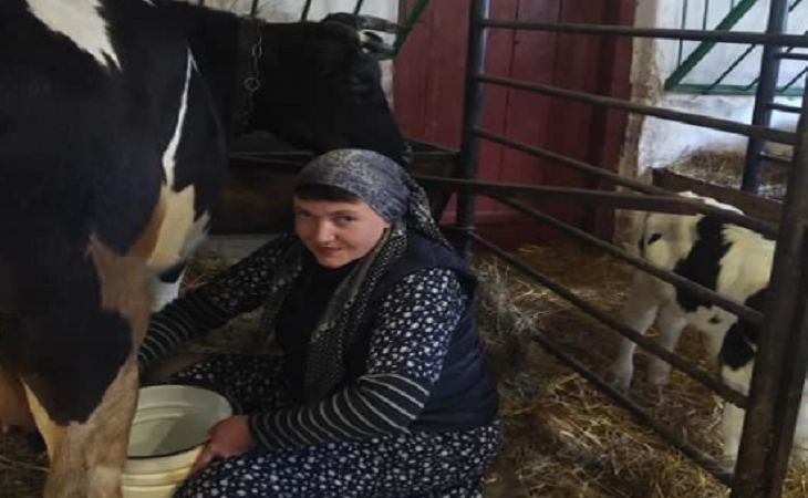 Экс-кандидат в президенты Украины Надежда Савченко уехала в село и стала дояркой 