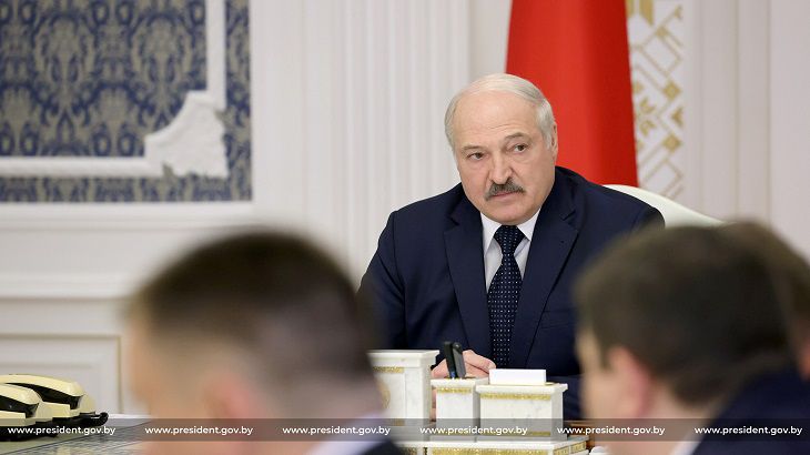 «Мы что, дальше будем терпеть этот газпромовский забор в центре Минска?» Лукашенко задал вопрос Лукашенко