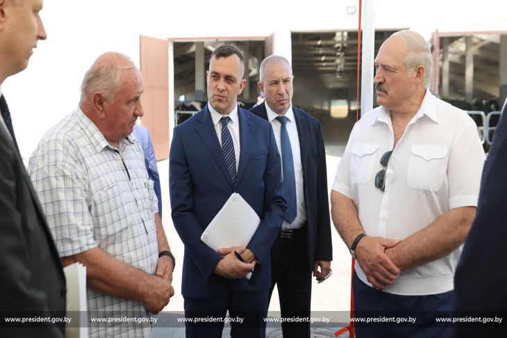 Лукашенко внезапно приехал на хлебопекарню и сельхозтехнику. Вот, что он там увидел Александр Лукашенко