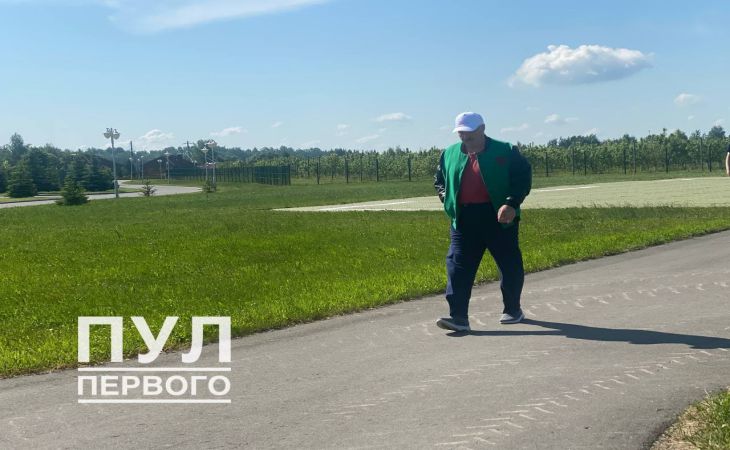 Лукашенко в спортивном костюме заметили в белорусском селе Лукашенко в спортивном костюме заметили в белорусском селе