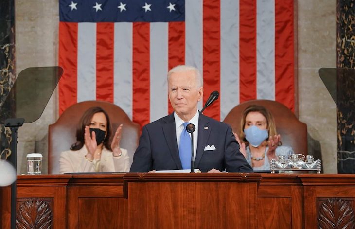 Будет отстаивать интересы Украины: Байден поговорил с Зеленским и пригласил его в Вашингтон Байден