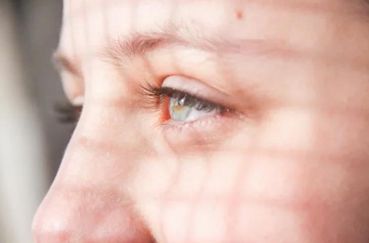 Специалисты рассказали о косметике, которая вызывает рак глаза