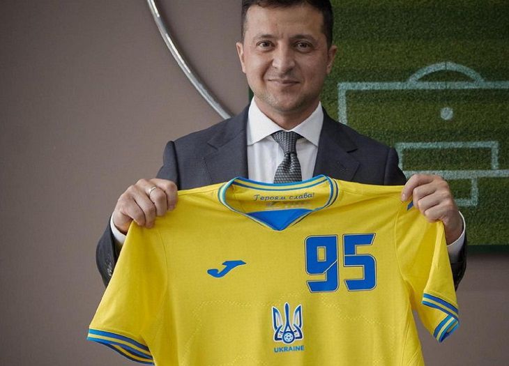 УЕФА обязал сборную Украины убрать с формы лозунг, но контуры Крыма останутся форма