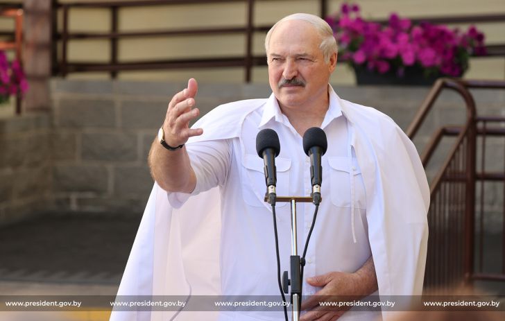 Лукашенко: «Врач и учитель — это зеркало любого государства, будьте достойны этого звания» Александр Лукашенко