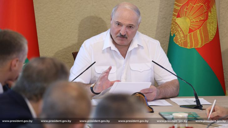 Лукашенко отреагировал на обвинения в контрабанде сигарет