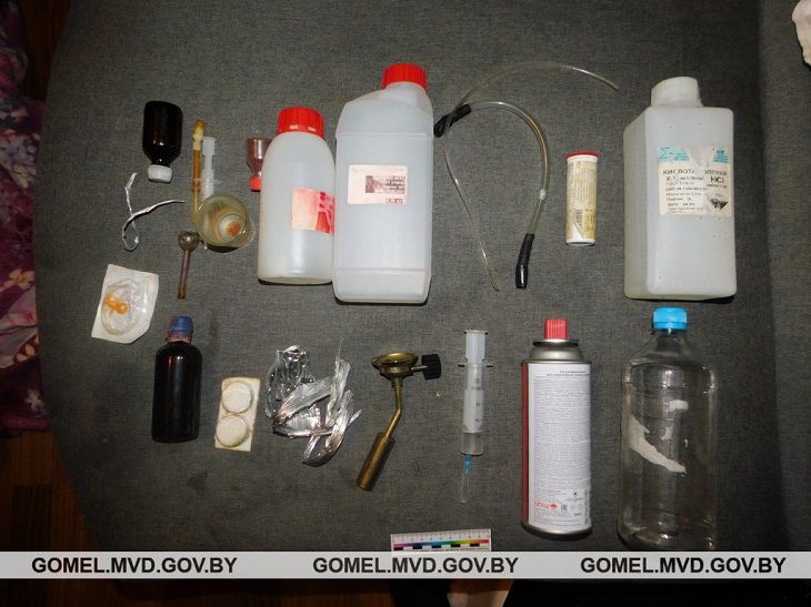 Под Гомелем от передозировки скончалась молодая женщина: смертельный психотроп «сварил» ее брат наркотики