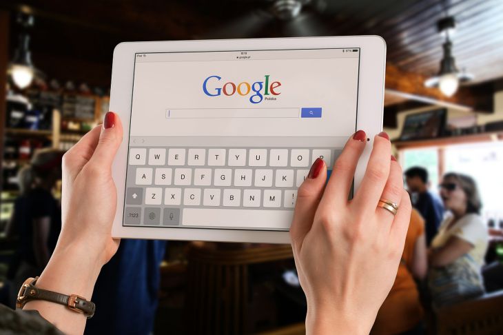 Google внедрит новую функцию о фейковых новостях Планшет