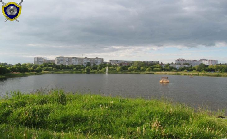 В Барановичах 22-летний парень оступился, упал в озеро и утонул 