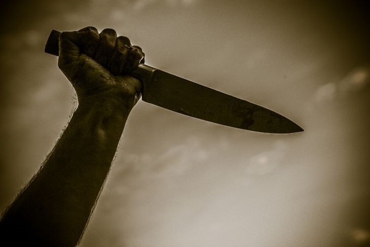 Мясник с ножом напал на покупателей в магазине: есть погибшие