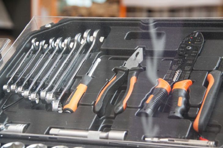 Самые высокооплачиваемые работники Беларуси. Столько платят механикам инструмент