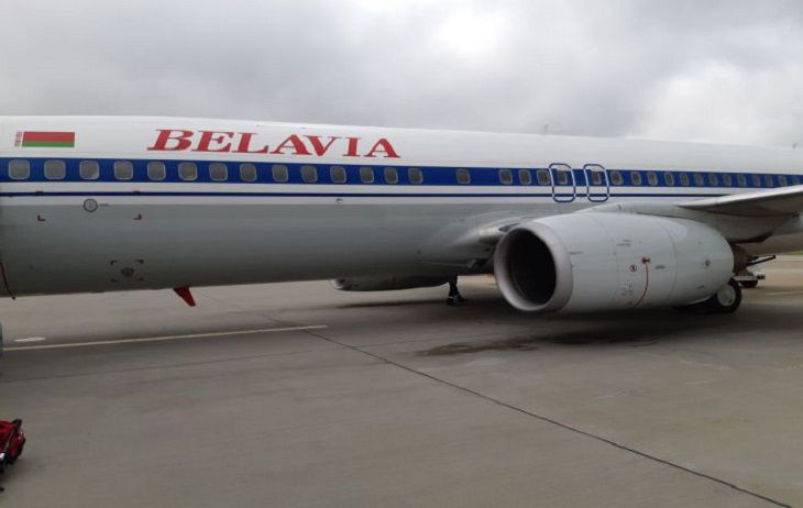 Самолет «Белавиа» приземлился в Москве с одним выключенным двигателем