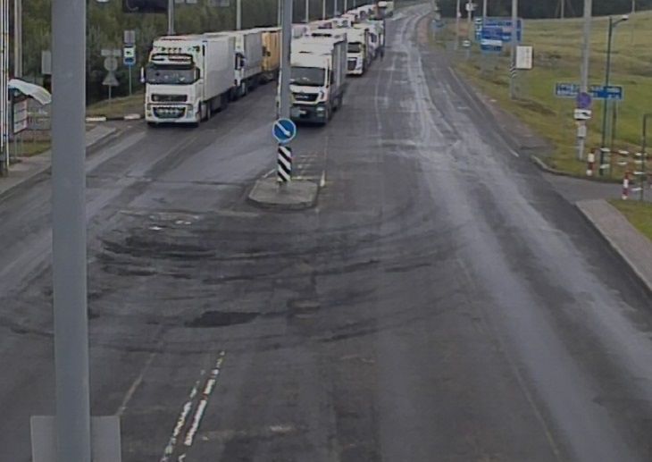 Свыше 1 140 фур застряли на границах Беларуси с Евросоюзом фура