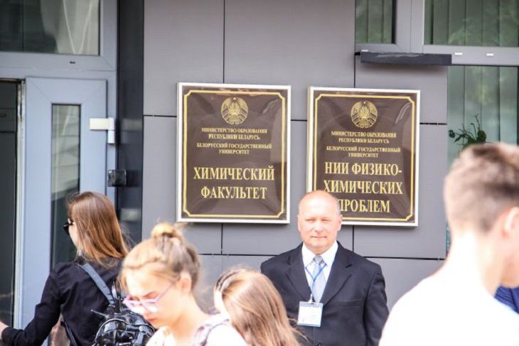 Сколько абитуриентов сдали ЦТ по химии на 100 баллов ЦТ