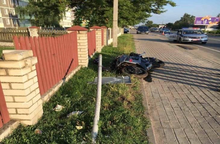 Мотоциклист сбил 5-летнюю девочку на тротуаре в Ивацевичах