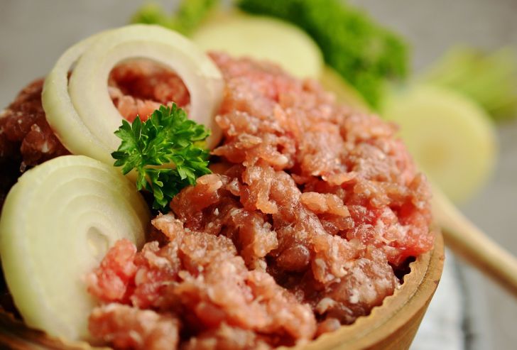 Зачем опытные хозяйки добавляют соду в фарш: лайфхак, о котором мало кто знает фарш