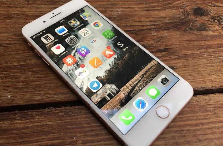 В Гомеле работник сотовой компании стащил 28 дорогих смартфонов и сбежал в Россию смартфон