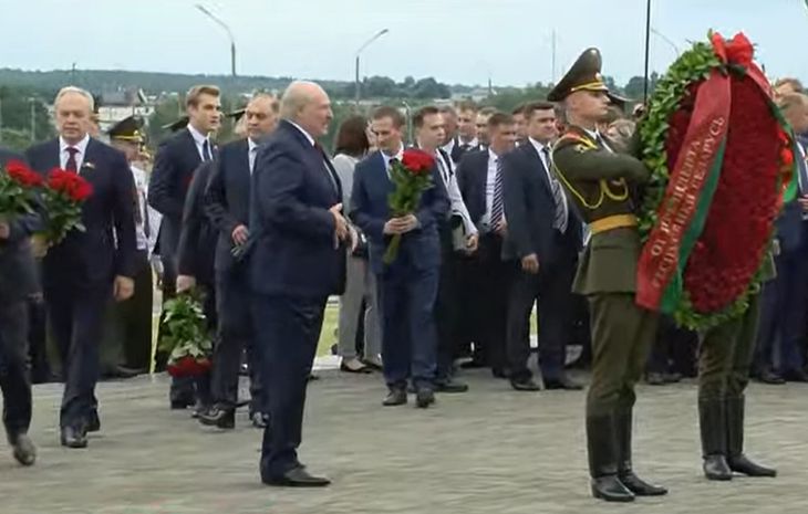 Николай Лукашенко появился на публике у Кургана Славы Лукашенко