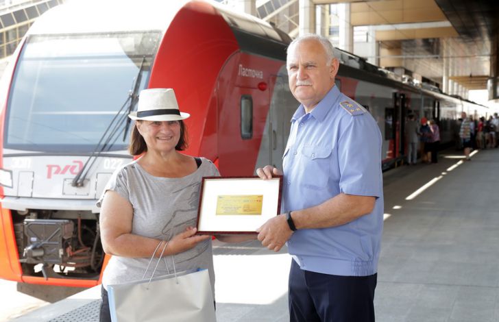 Поезд «Минск - Москва» перевез 100 тысяч пассажиров. «Юбиляр» получил награду награда