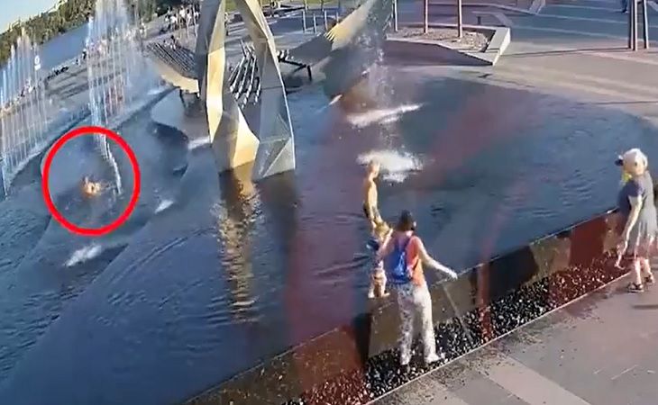 В Украине 4-летнего мальчика убило фонтаном на глазах у матери В Украине 4-летнего мальчика убило фонтаном на глазах у матери