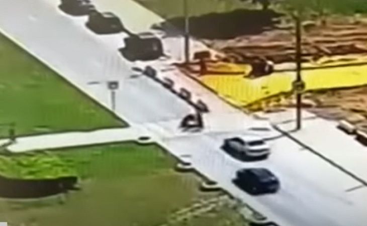 18-летняя студентка на Mazda сбила троих детей на переходе: двое умерли в больнице 18-летняя студентка на Mazda сбила троих детей на переходе: двое умерли в больнице