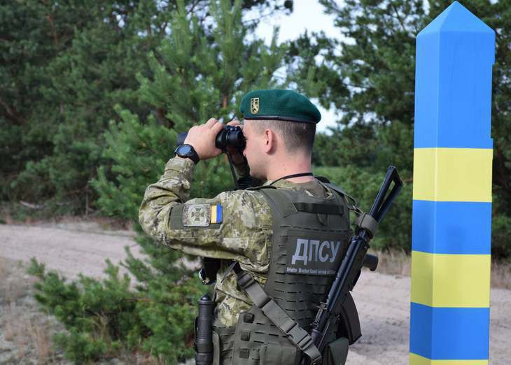 В Украине высказались о «потоках контрабанды оружия» в Беларусь Украина