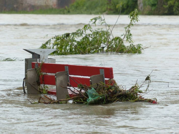 вода