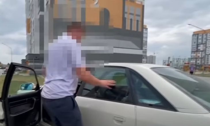 В Бресте пьяный водитель уснул за рулем и выехал на тротуар водитель