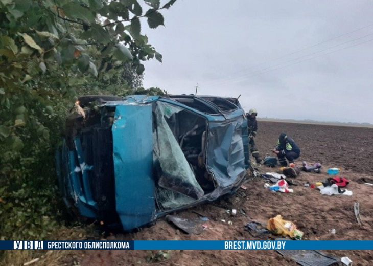 Под Березой перевернулась иномарка: трое детей в больнице ДТП