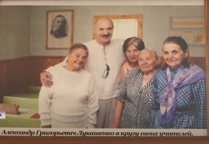 Почему плачет и что думает школьная учительница Лукашенко учитель