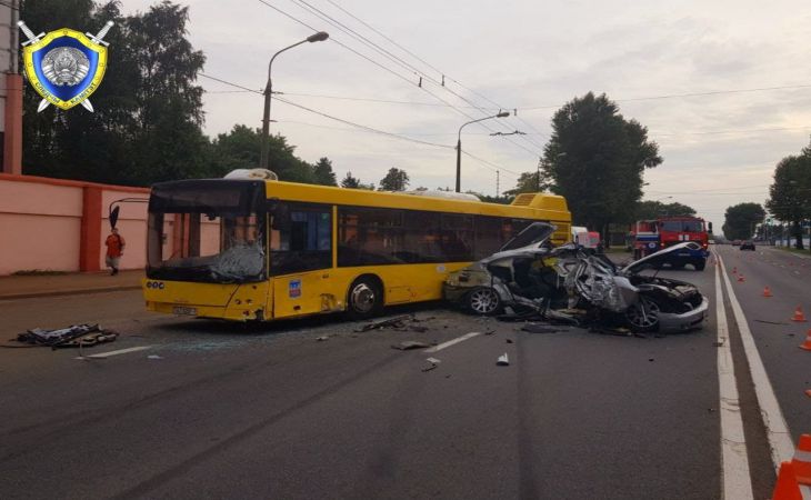 В Минске автобус столкнулся с BMW: погиб ребенок