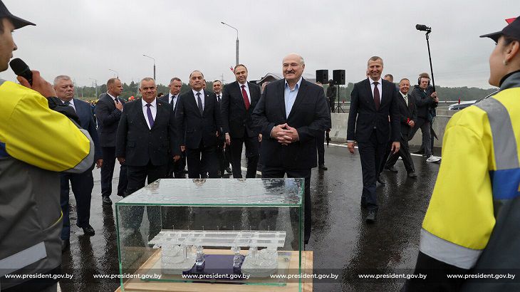 Что подарили Лукашенко на открытии моста в Гродно