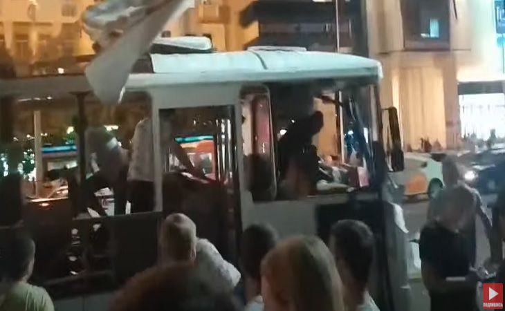 В Воронеже взорвался городской автобус с пассажирами. Момент взрыва попал на видео