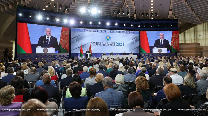 Лукашенко выставил педагогам оценки за «школьные косяки» Лукашенко