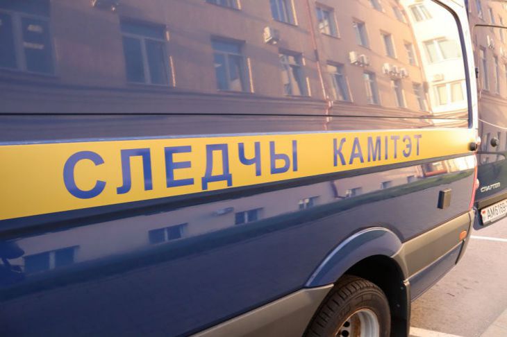 Тела мужчины и женщины без признаков жизни с огнестрельными ранениями обнаружены в Малорите Следственный комитет Автомобиль