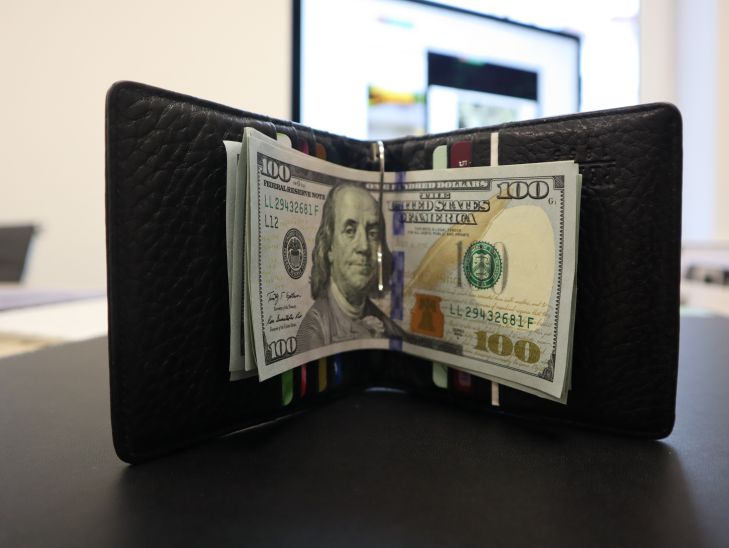 Богатство не за горами: 6 знакам зодиака в кошелек начнут поступать доходы во второй половине сентября деньги