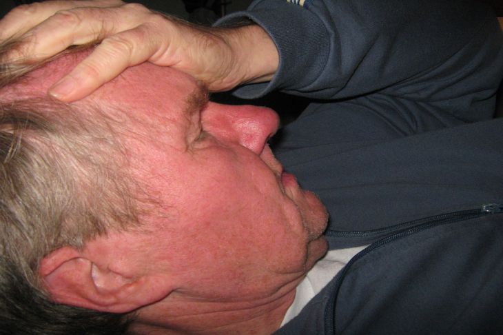 Как снять головную боль во время приступа мигрени без таблеток