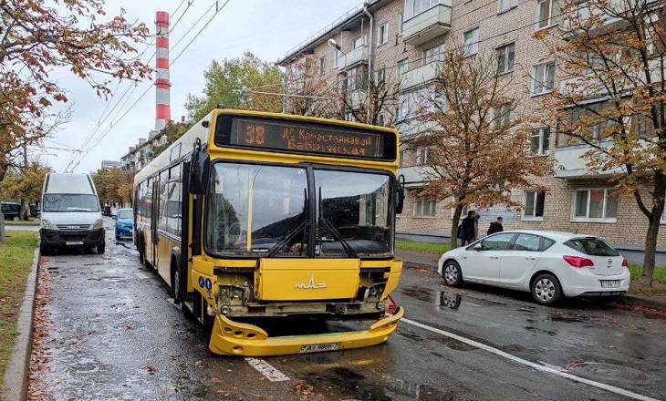Пьяный водитель врезался в пассажирский автобус в Минске