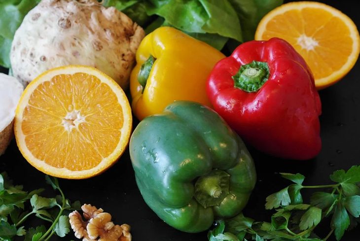 Исследователи назвали простой способ сохранить кожу молодой и здоровой фрукты