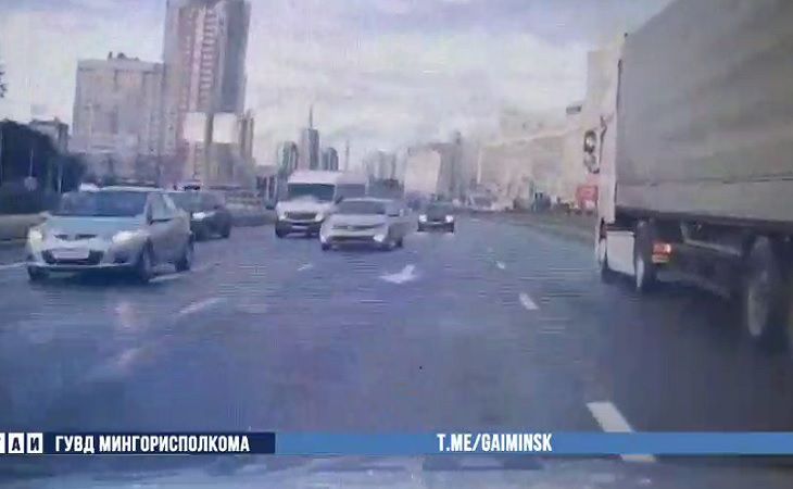 Пьяный водитель на фуре пытался по встречке въехать в Минск