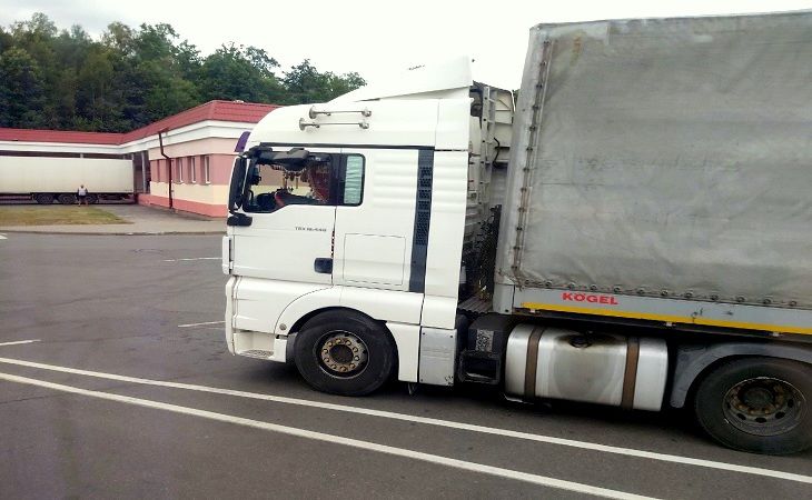 На границе Беларуси со странами ЕС застряли более 1,1 тыс. фур автомобиль