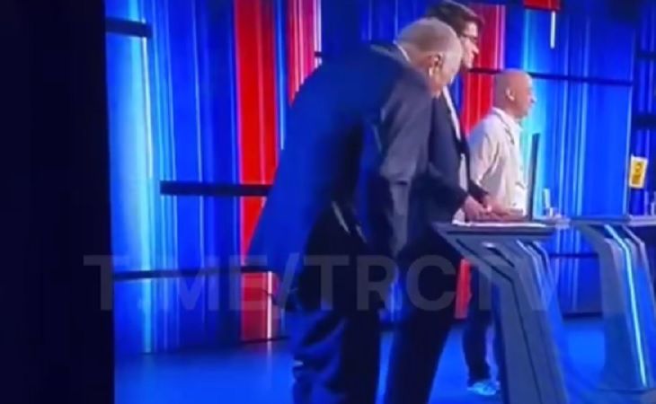 Жириновский потерял штаны во время теледебатов, но продолжил свою речь