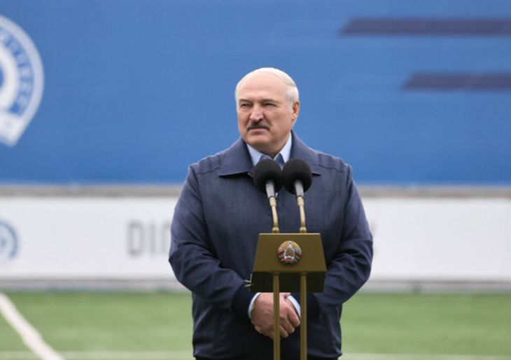 Лукашенко о белорусских футболистах: они вышли на поле, а стыдно мне Лукашенко
