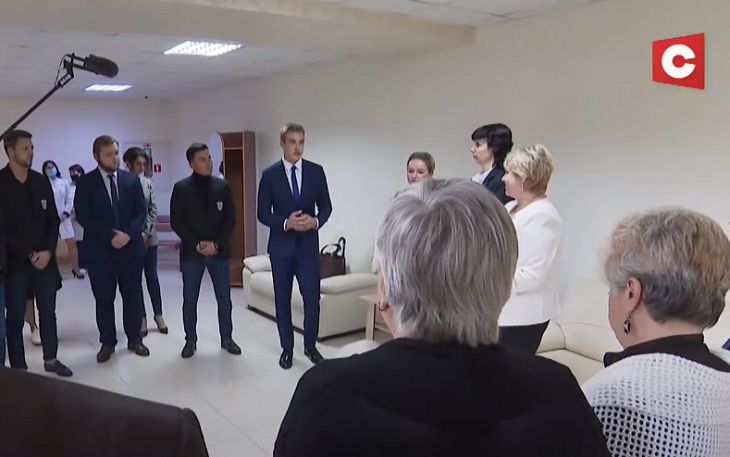 Арбузы и не только: Николай Лукашенко привез подарки в минский дом-интернат