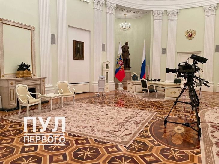 «Пул первого»: в кремлевских залах перед появлением Путина и Лукашенко обеззараживают воздух Кремль