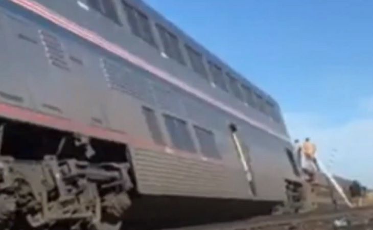 Пассажирский поезд сошел с рельсов в США: есть погибшие