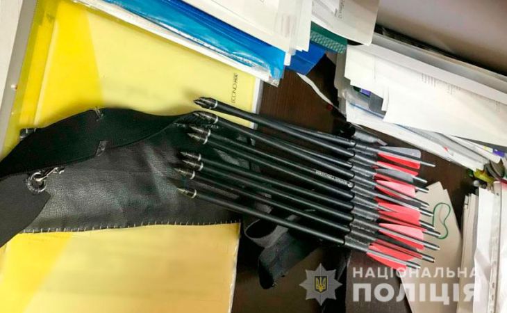 В Украине девушка устроила в школе стрельбу из арбалета, есть раненые 